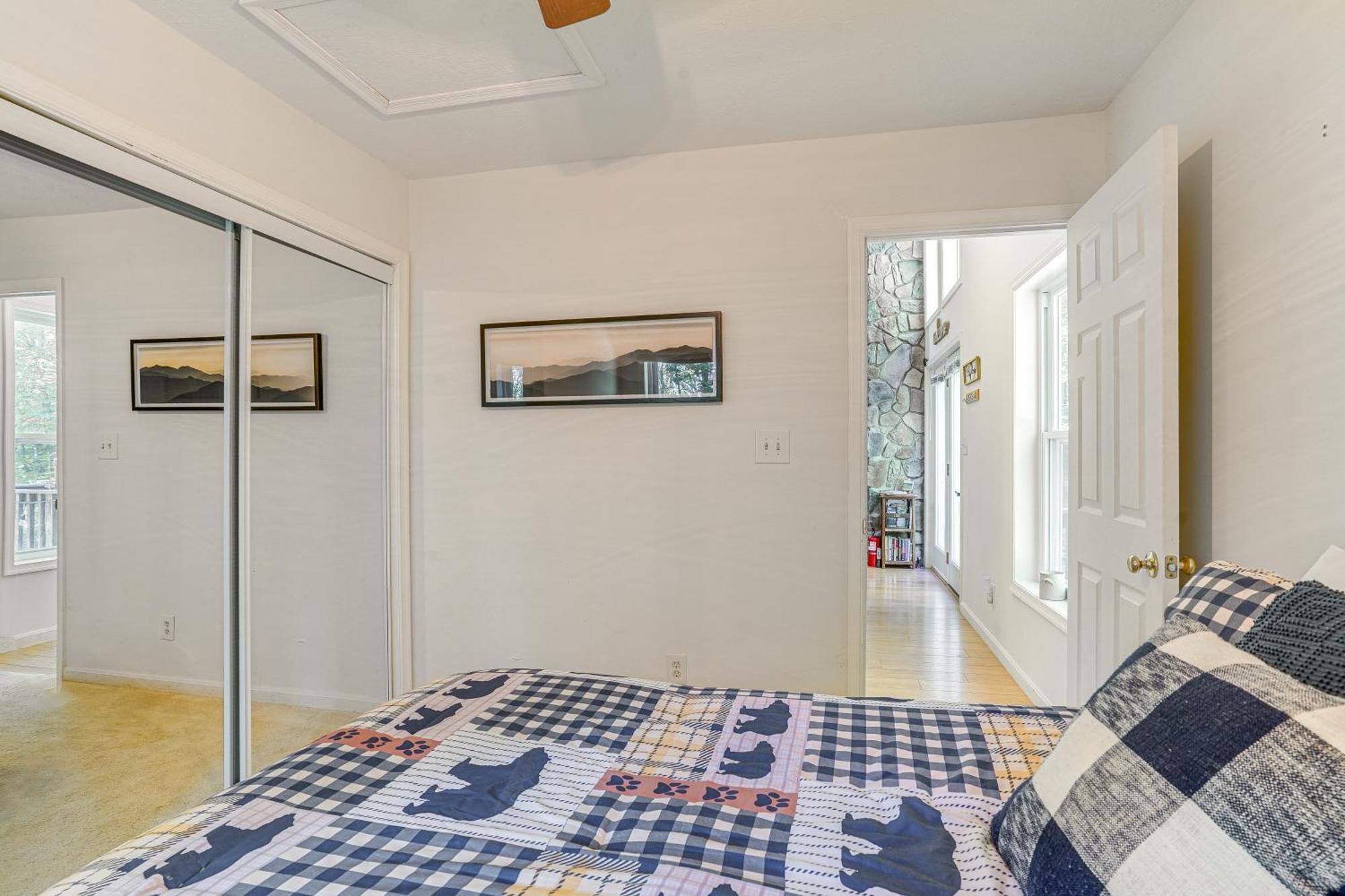 Cabin With Deck And Screened-In Porch In New Market! Exterior photo