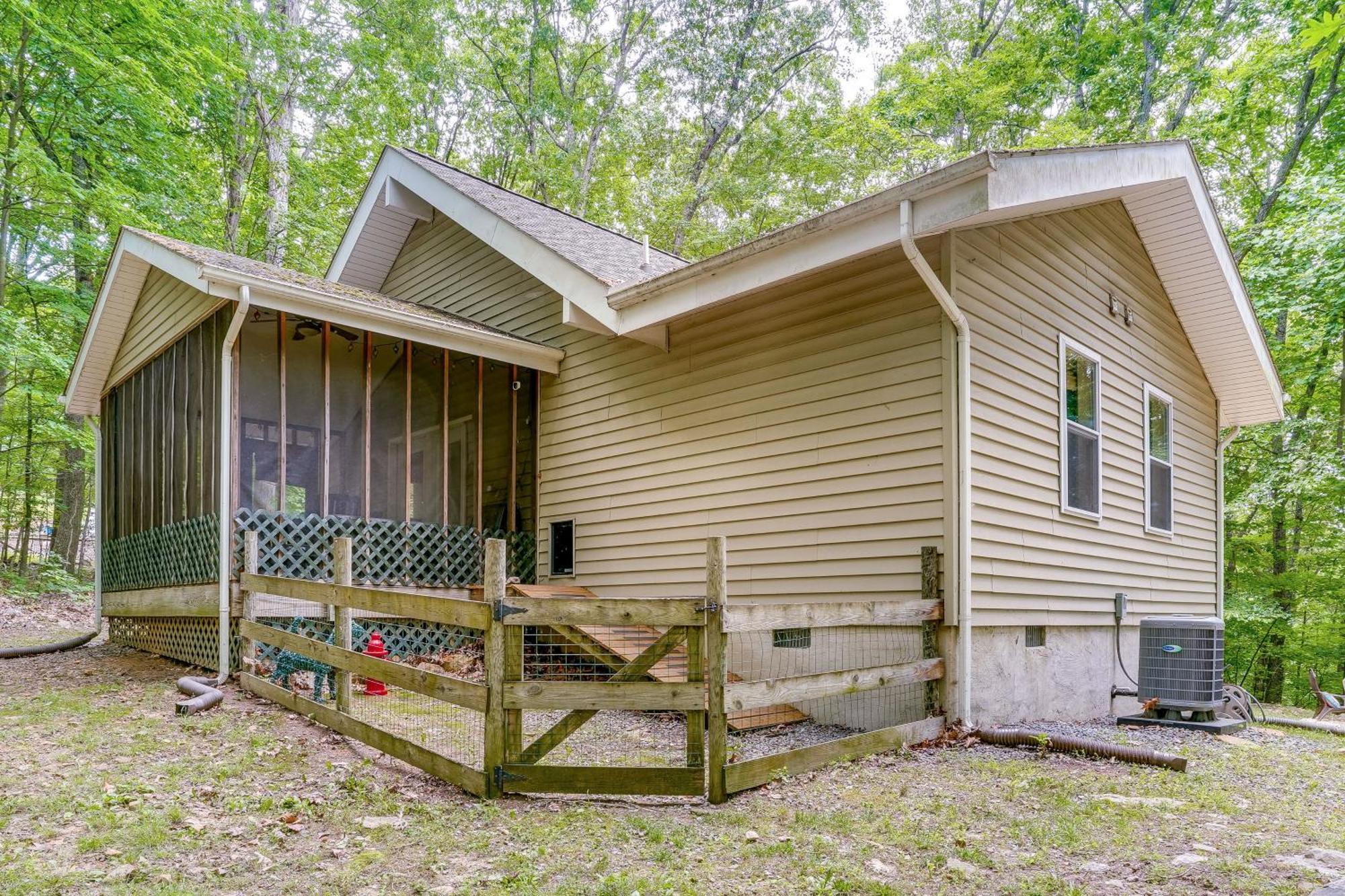 Cabin With Deck And Screened-In Porch In New Market! Exterior photo