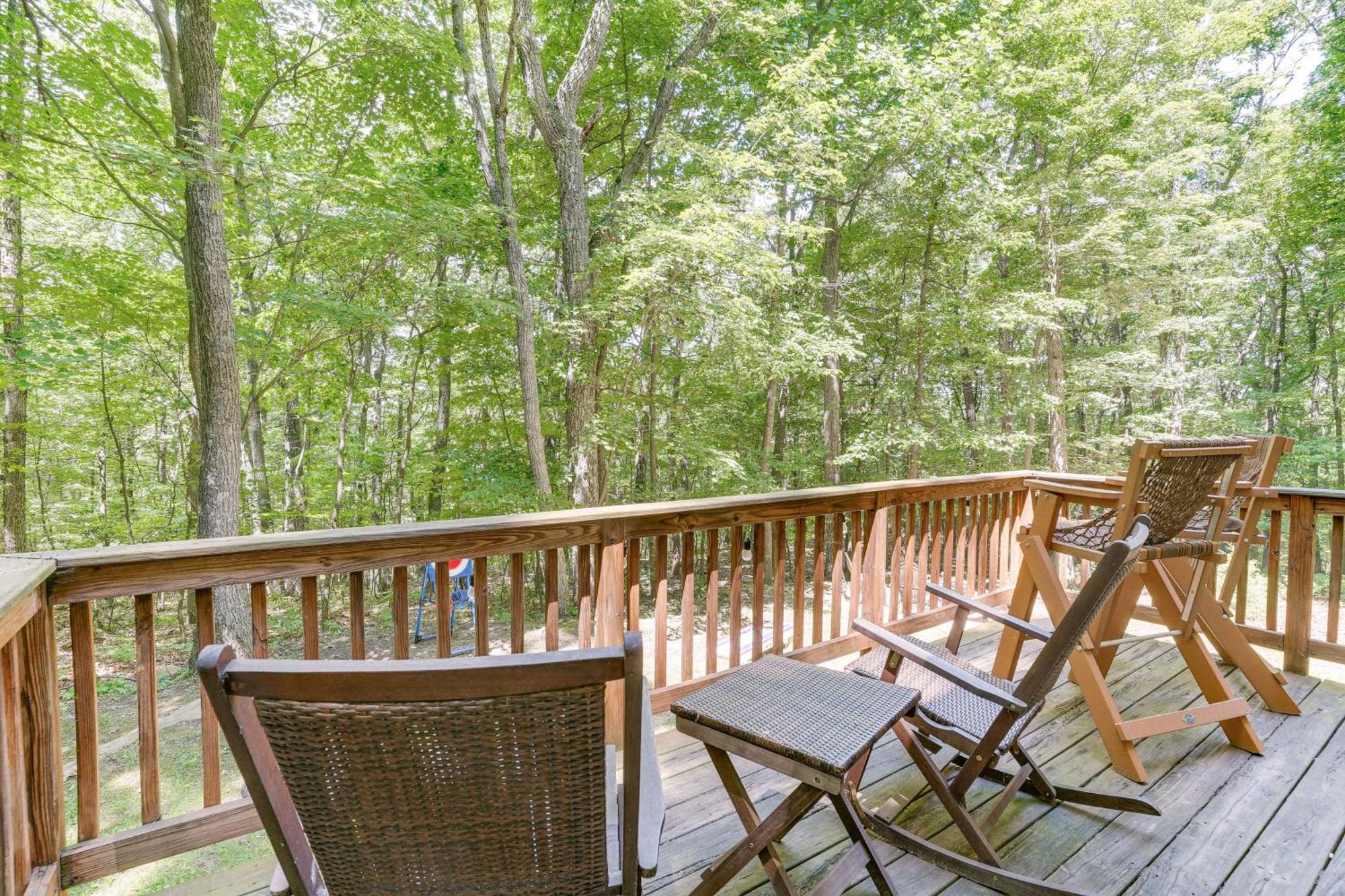 Cabin With Deck And Screened-In Porch In New Market! Exterior photo