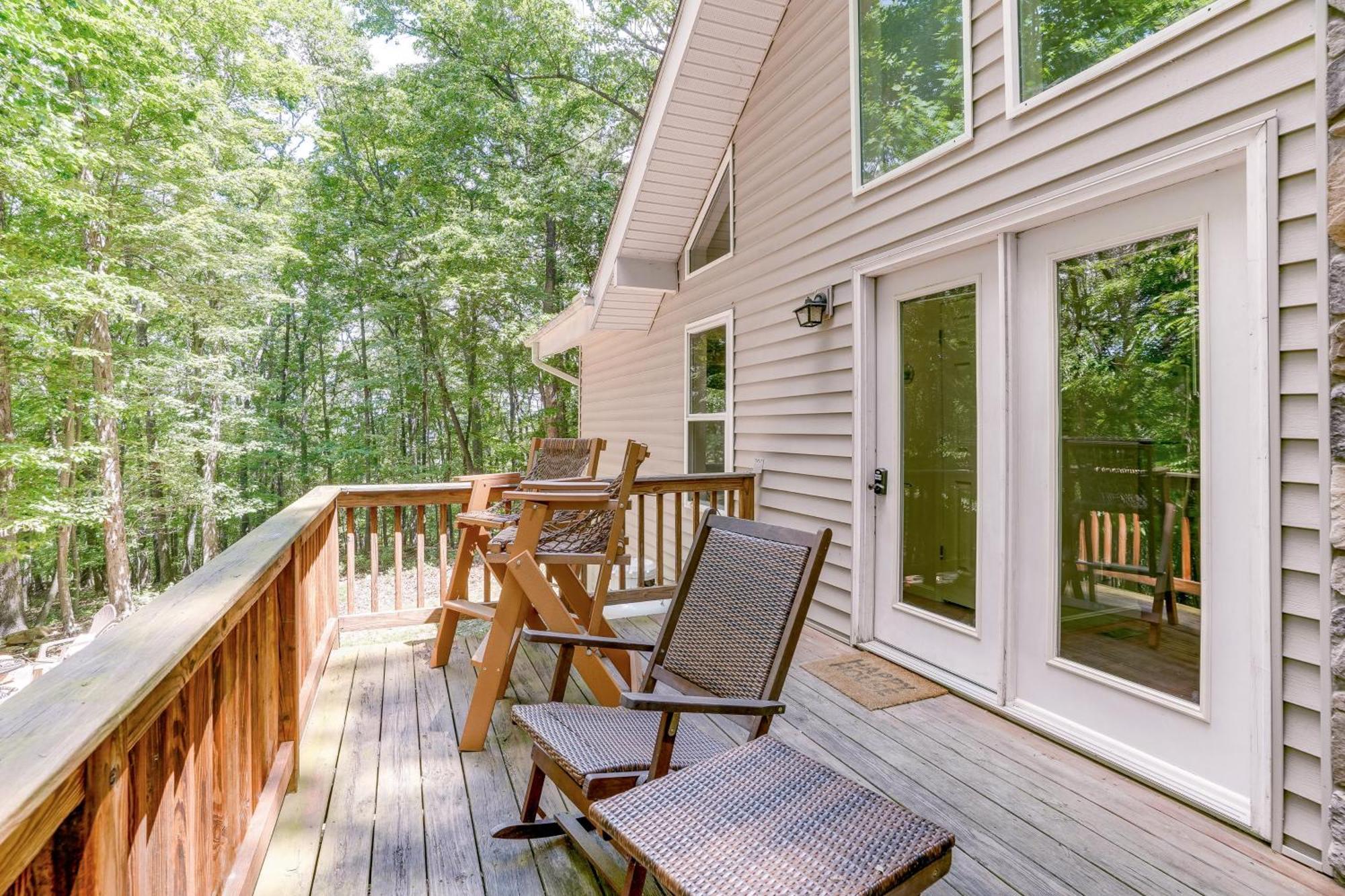 Cabin With Deck And Screened-In Porch In New Market! Exterior photo