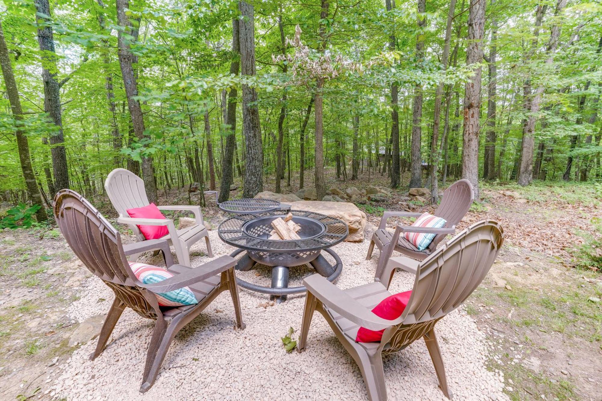 Cabin With Deck And Screened-In Porch In New Market! Exterior photo
