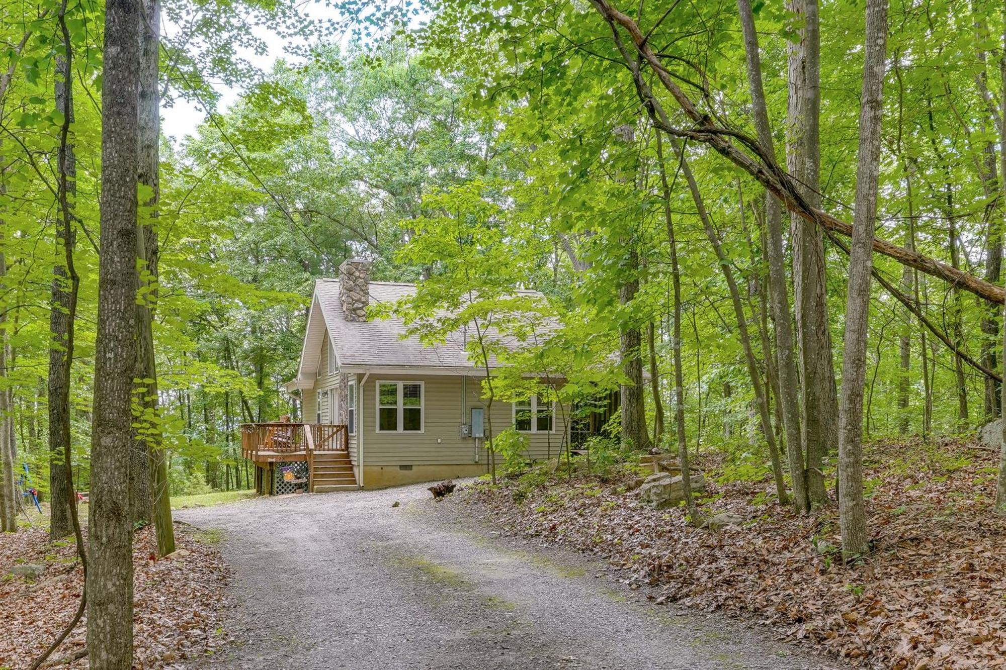 Cabin With Deck And Screened-In Porch In New Market! Exterior photo